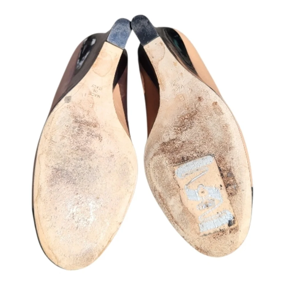 Kate Spade New York Kimmy Round Toe Wedge Pumps in Beige Leather w/ Black -Sz 7B